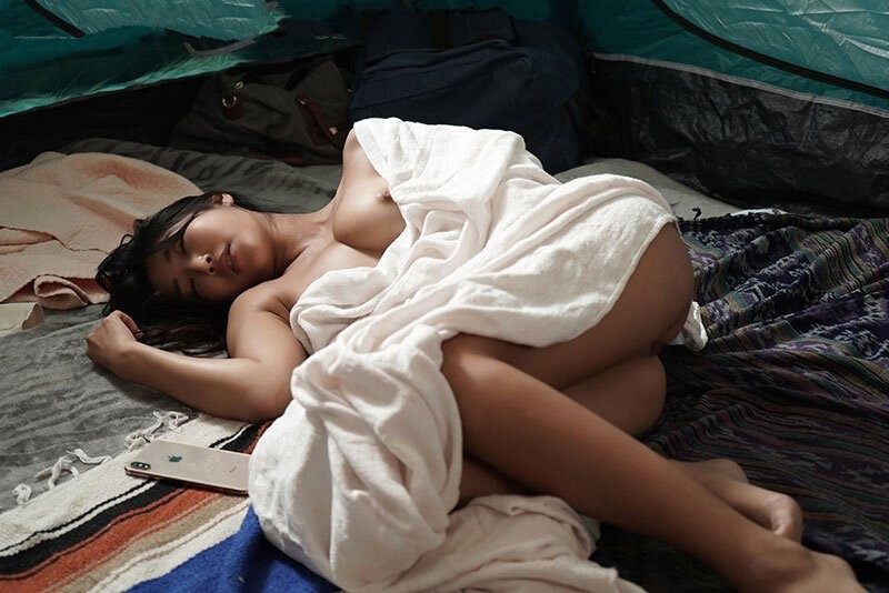 Chồng bận rộn công việc, vợ một mình đi cắm trại cùng hội dân cư và cái kết