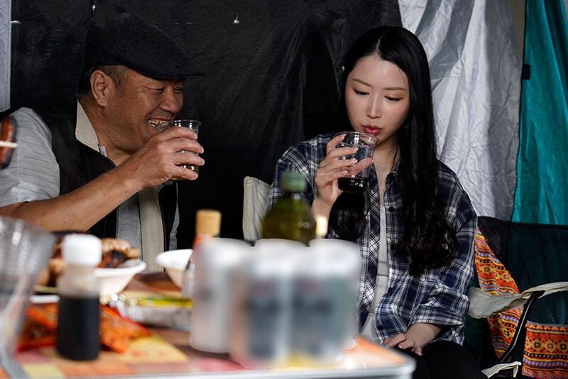 Cô vợ trẻ bị chủ tịch khu phố chuốc say rồi cưỡng hiếp khi chồng đi vắng