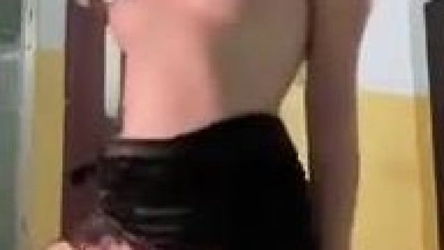 Lấy phải con vợ nó dâm như này thì hao tổn quá !