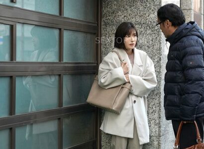 Người mẹ đơn thân đi những “người anh nương tựa” qua mạng để kiếm tiền nuôi con