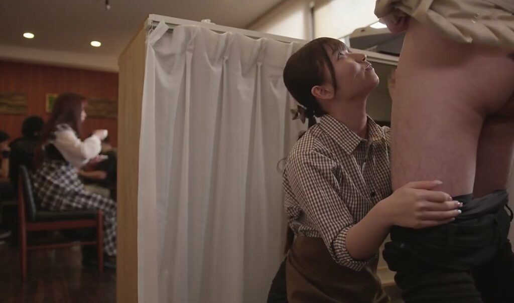 Vụng trộm cùng em đồng nghiệp làm thêm khi đang làm việc